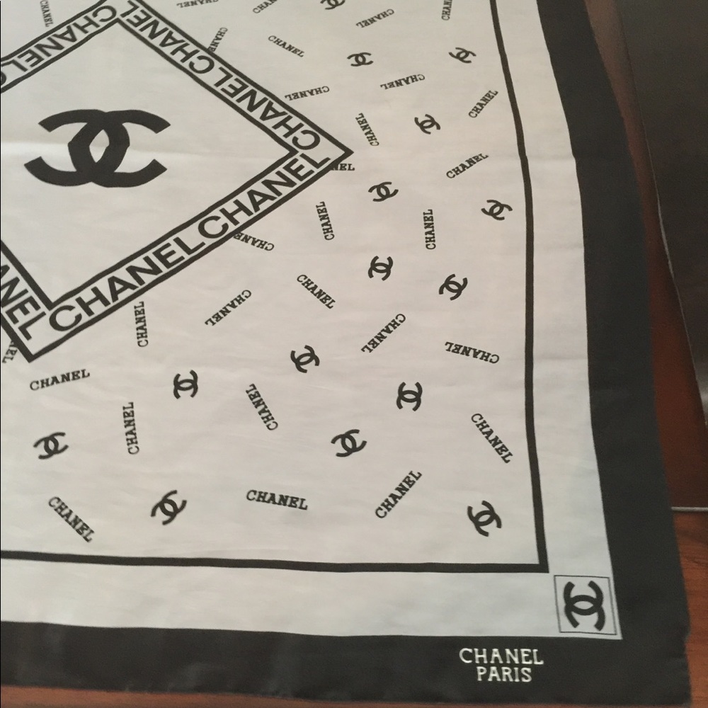 Very beautiful CHANEL logo scarf style